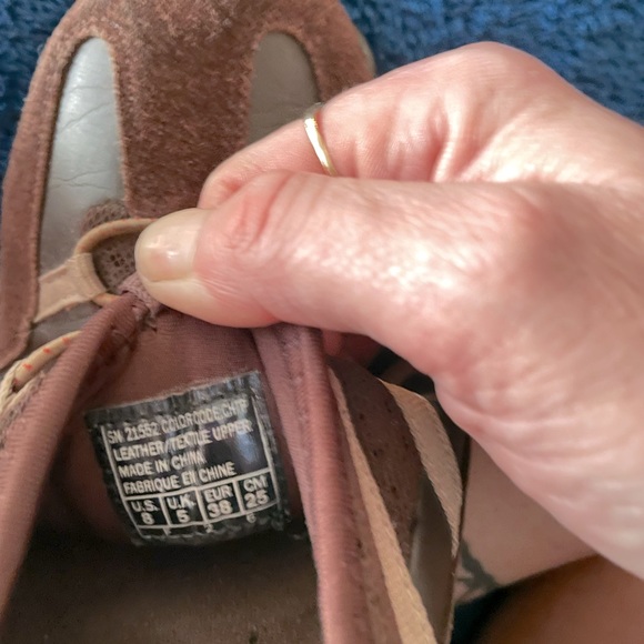 Brown and tan slip on Sketchers - Picture 4 of 5